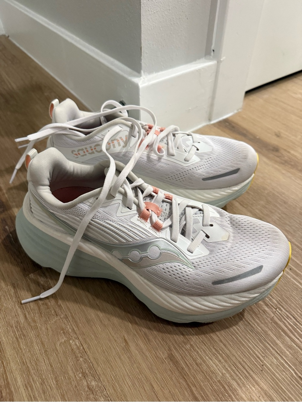 Saucony Hurricane 24